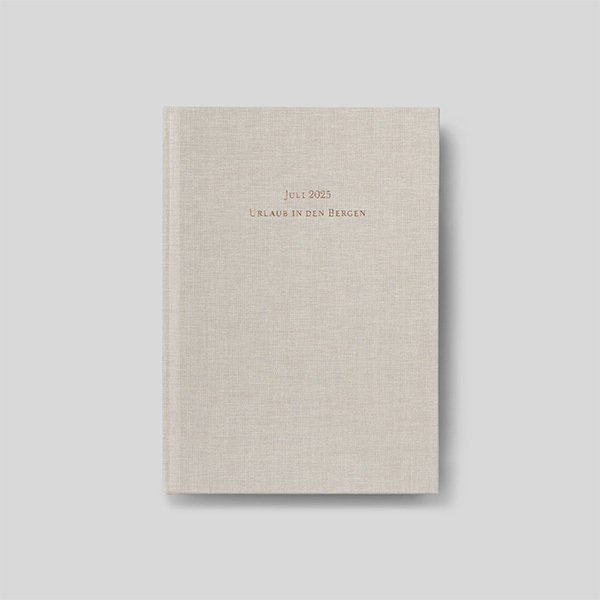 Stoffeinband veredelt